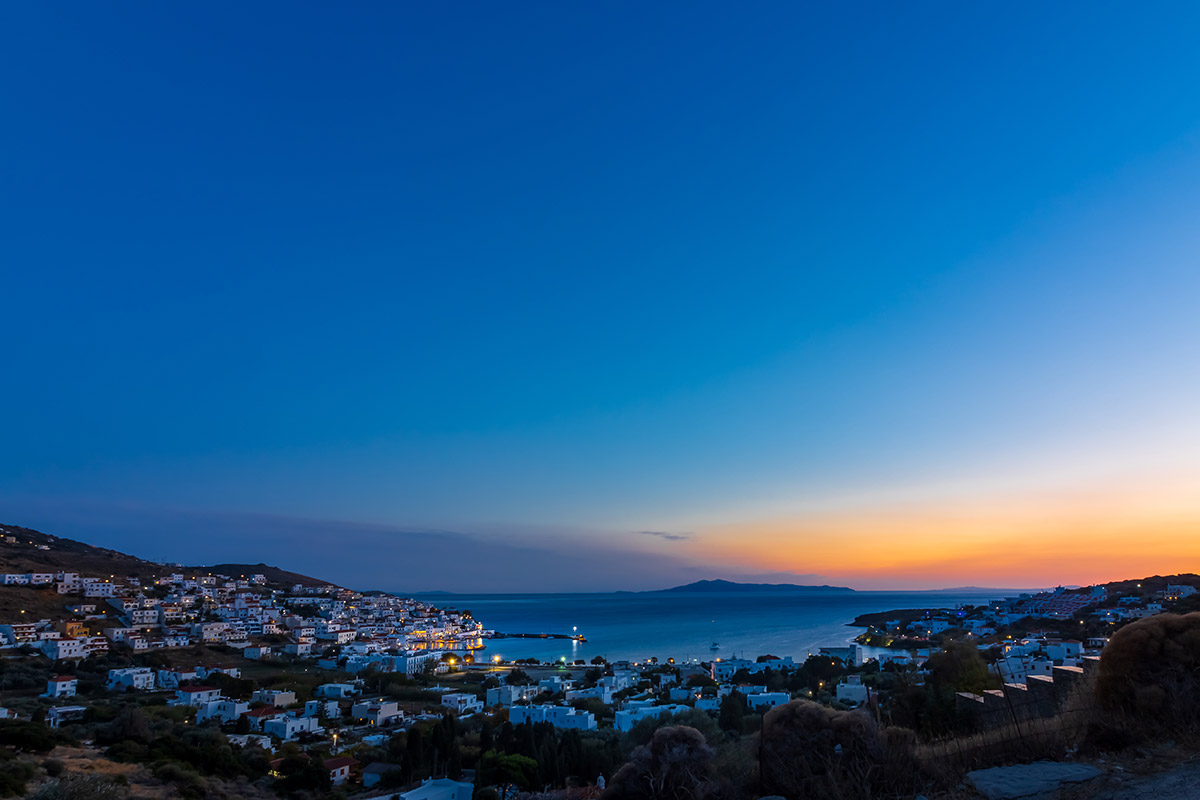 Είμαστε εδώ για εσάς — Danaides Studios, Μπατσί